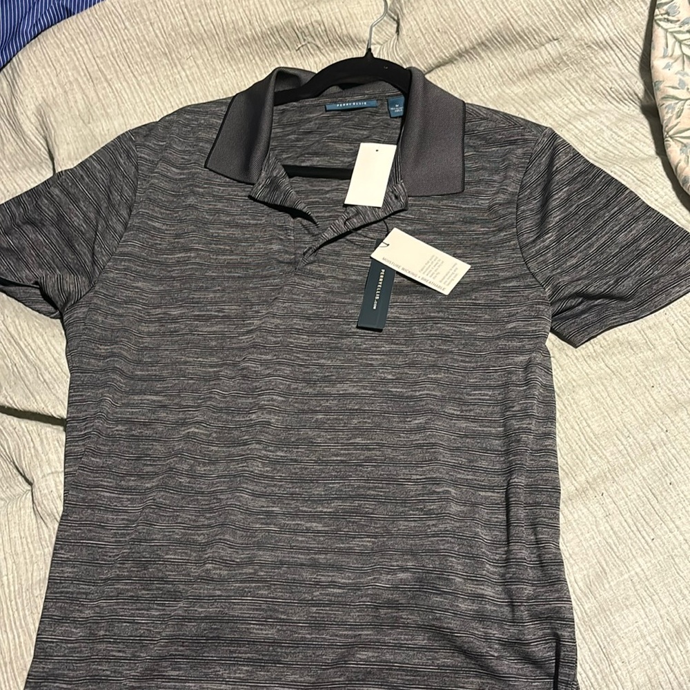 Men’s M Perry Ellis collared shirt.